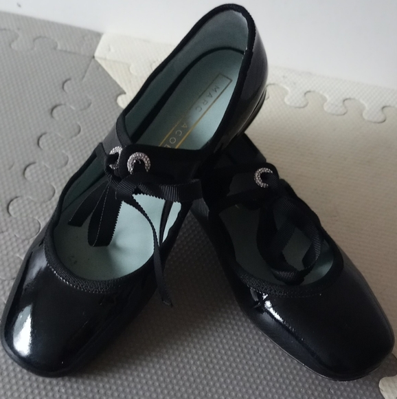 flat shoes - Picture 2 of 6